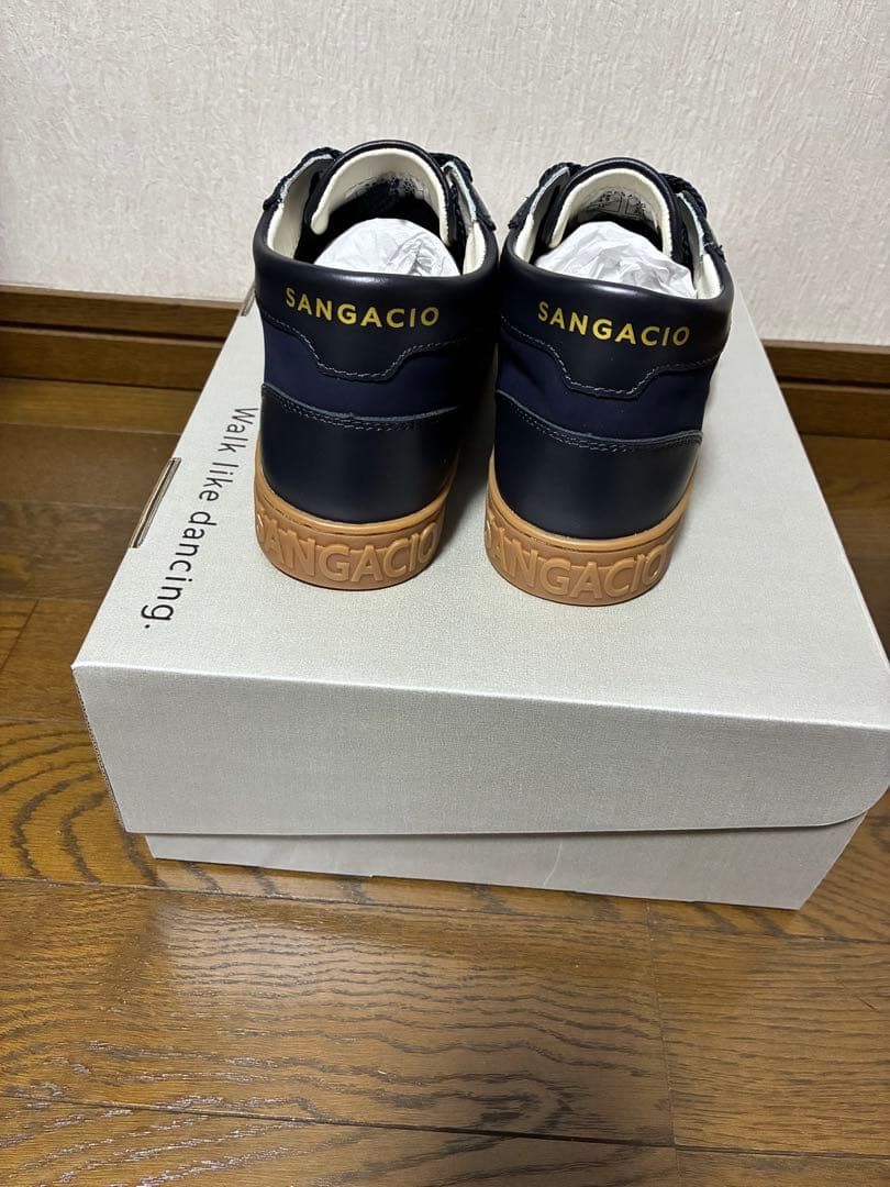 【未使用品】にゅ スニーカー 22.5cm