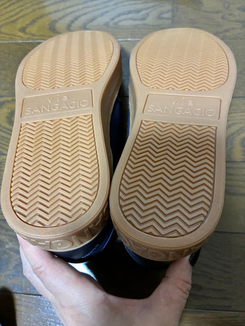 【未使用品】にゅ スニーカー 22.5cm