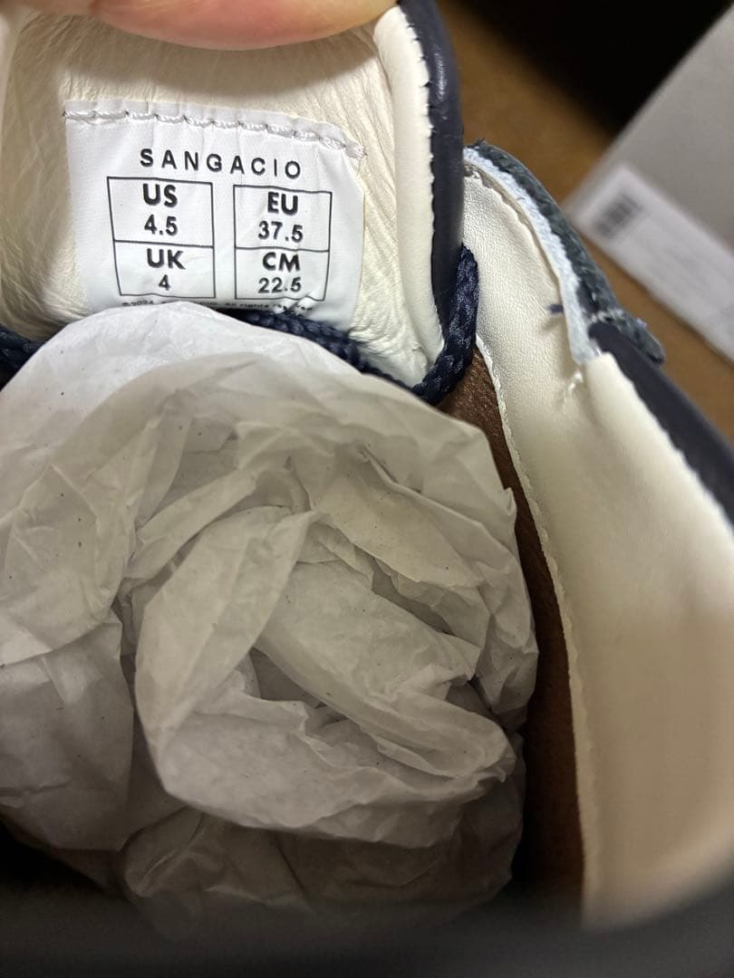 【未使用品】にゅ スニーカー 22.5cm