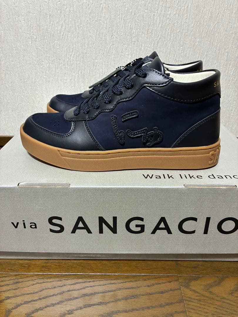 【未使用品】にゅ スニーカー 22.5cm