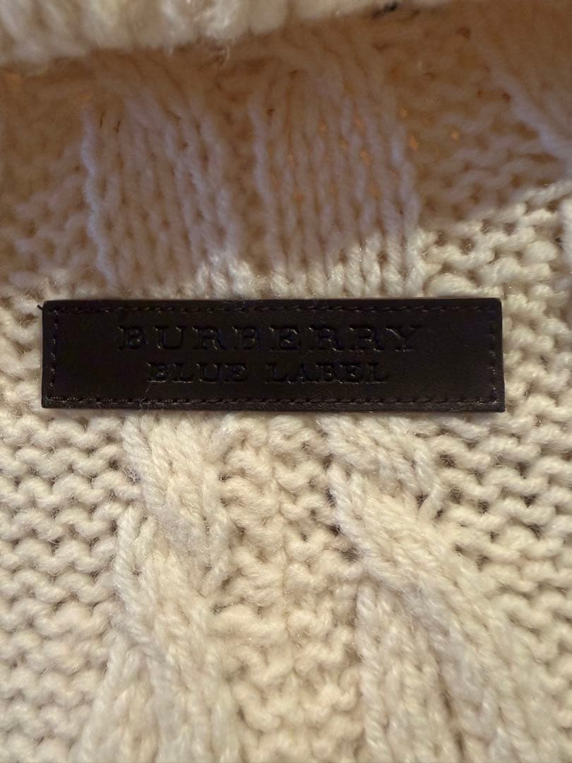 【希少】BURBERRYアイボリー ケーブルニット ポンチョ(38)