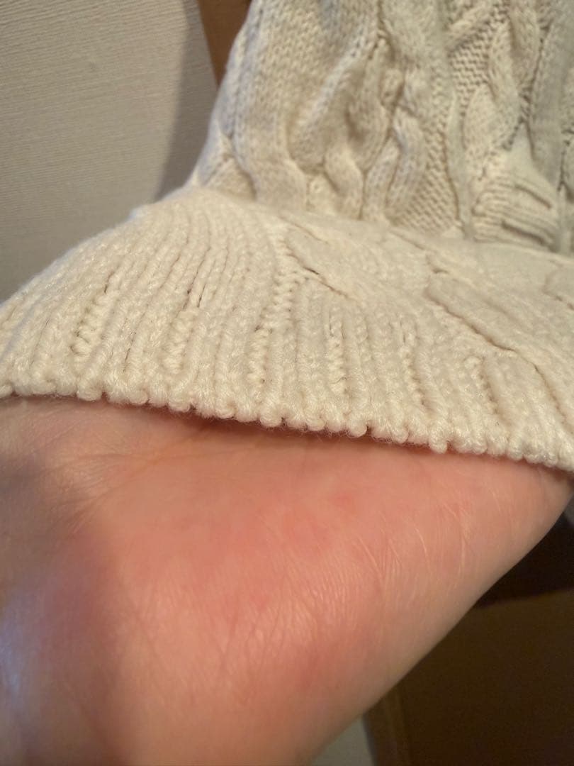 【希少】BURBERRYアイボリー ケーブルニット ポンチョ(38)