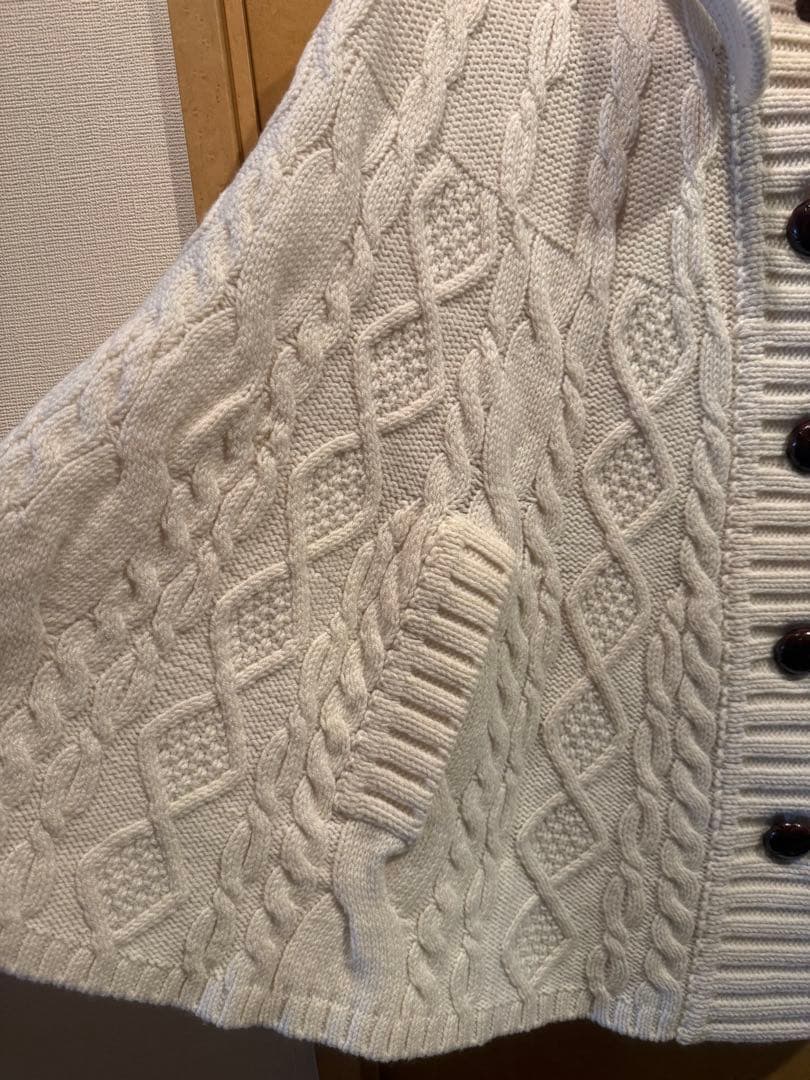 【希少】BURBERRYアイボリー ケーブルニット ポンチョ(38)