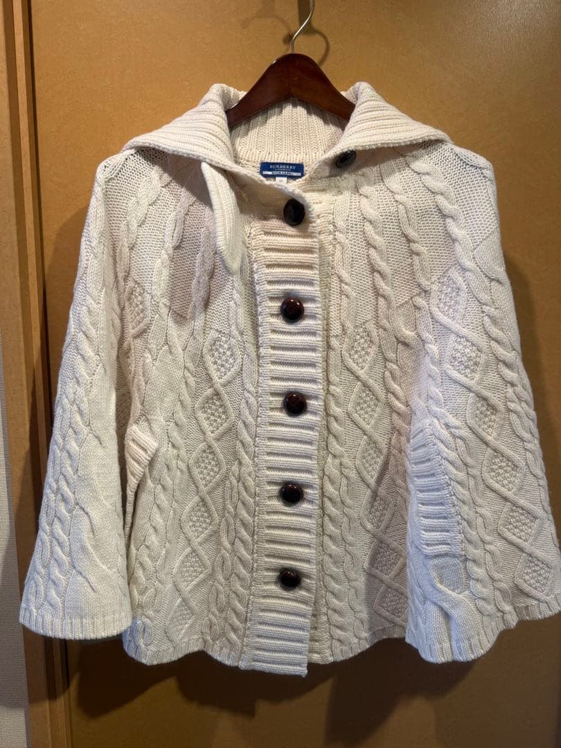 【希少】BURBERRYアイボリー ケーブルニット ポンチョ(38)