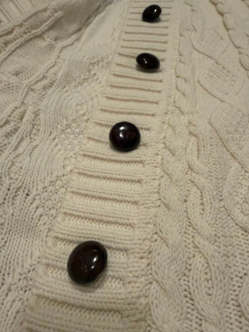 【希少】BURBERRYアイボリー ケーブルニット ポンチョ(38)