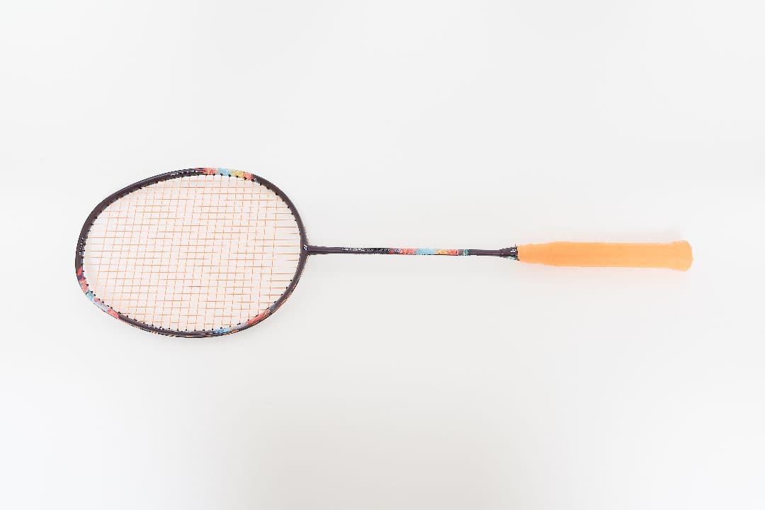 YONEX ナノフレア700 PRO 4UG5 フレーム上部に小傷あり 保証書付