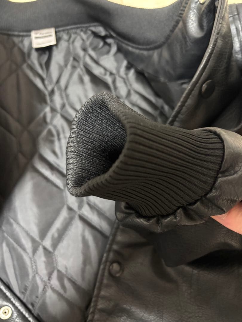 シカゴホワイトソックス ブラックレザー スタジャン