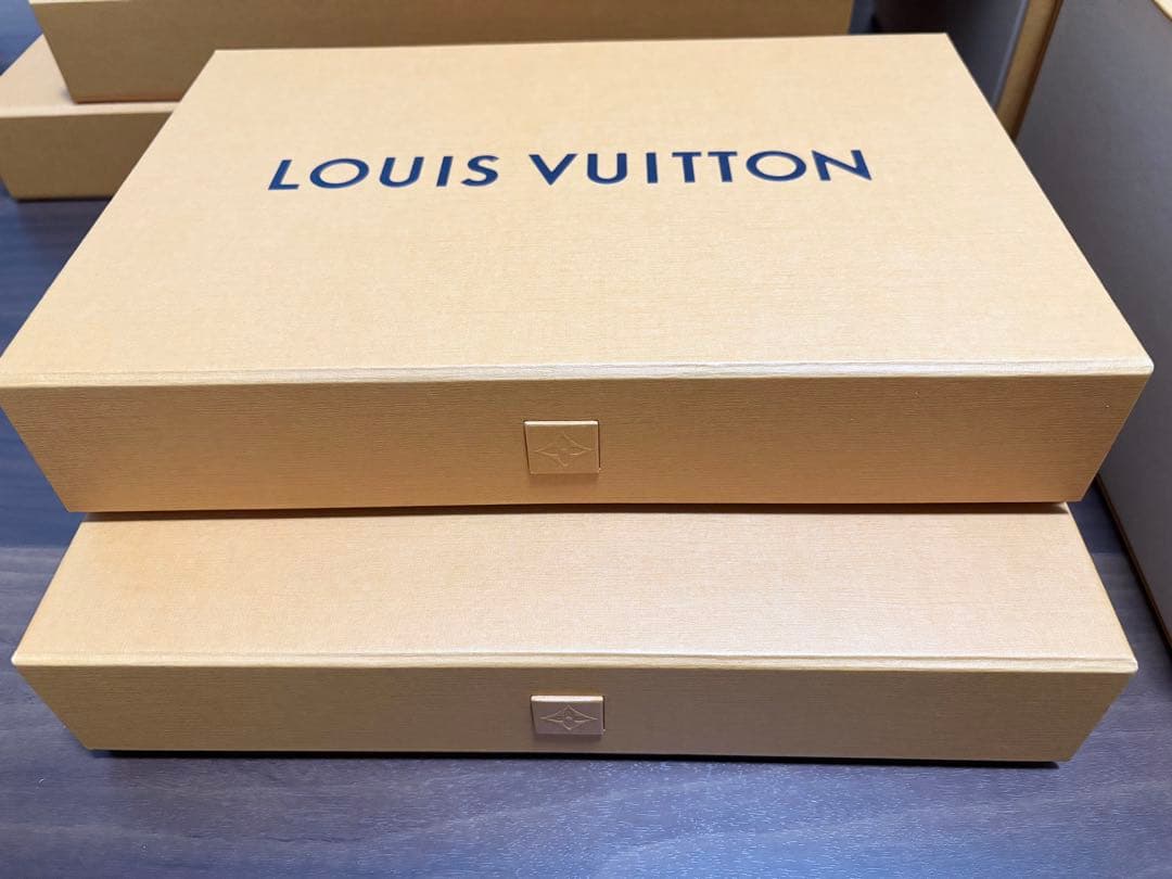 ルイヴィトン 空箱13個、袋14個 その他