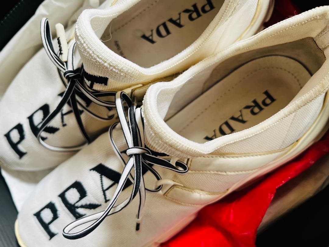 PRADA ロゴスニーカー