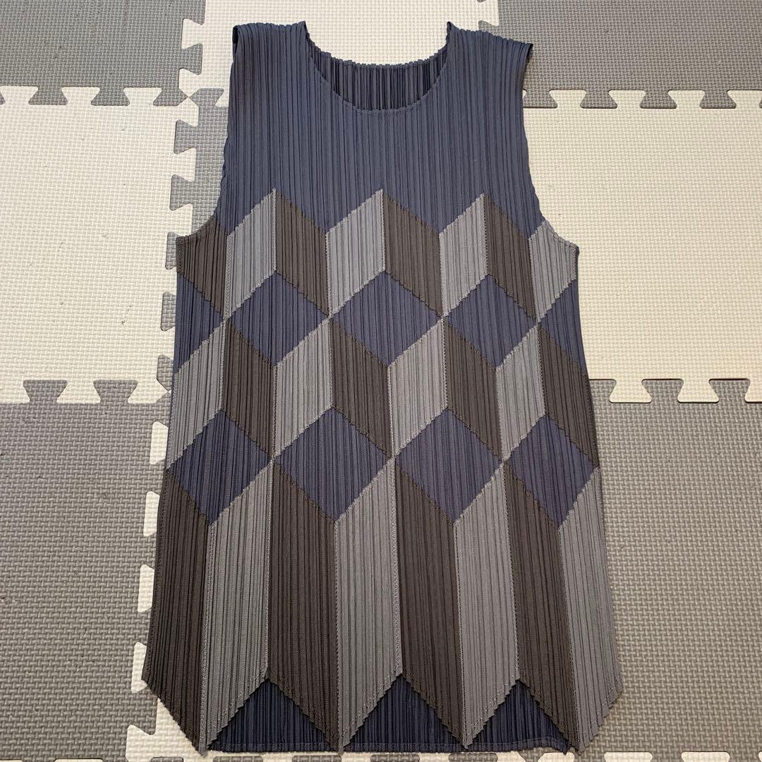 PLEATS PLEASE ノースリーブ　 グレー系