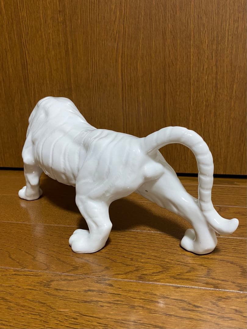 骨董品 陶器 虎 トラ 寅 タイガー 置物 磁器 干支 縁起物 工芸 白陶器