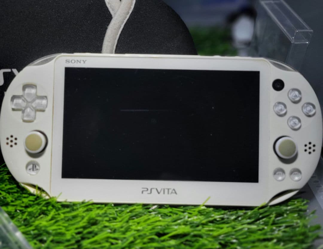 PSVITA PCH-2000 ホワイト+おまけソフトとケース