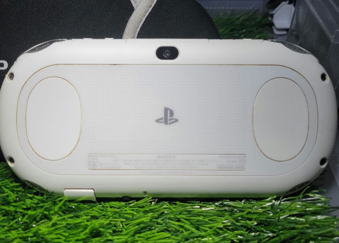 PSVITA PCH-2000 ホワイト+おまけソフトとケース