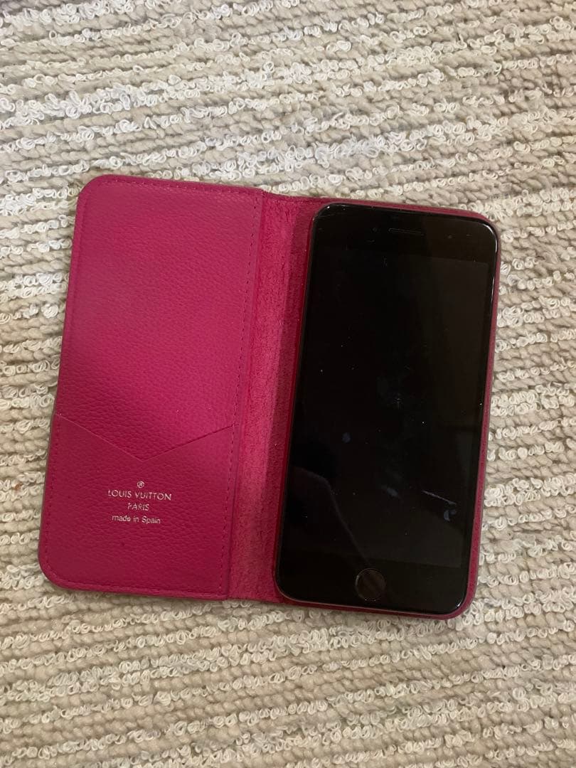 LOUIS VUITTON iPhone手帳型ケース マヒナ。人気シリーズ。