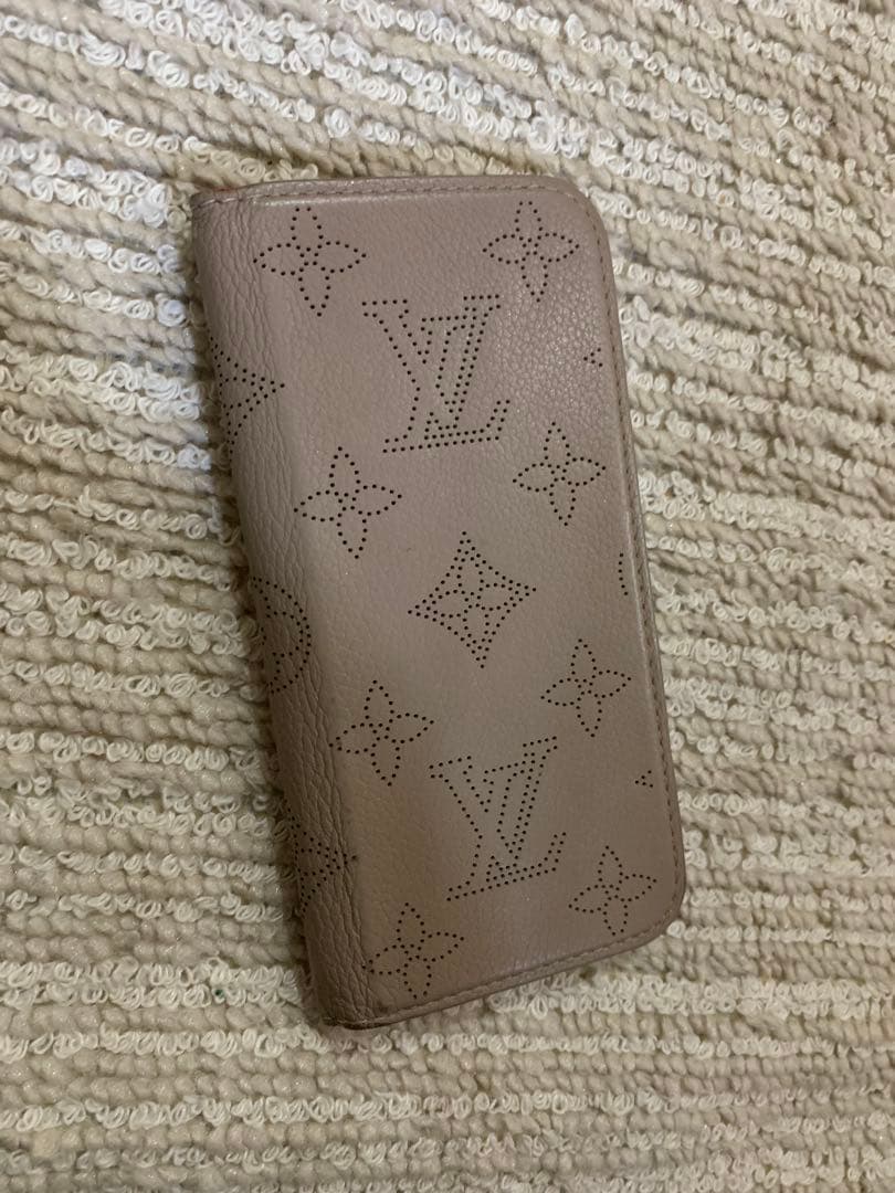 LOUIS VUITTON iPhone手帳型ケース マヒナ。人気シリーズ。