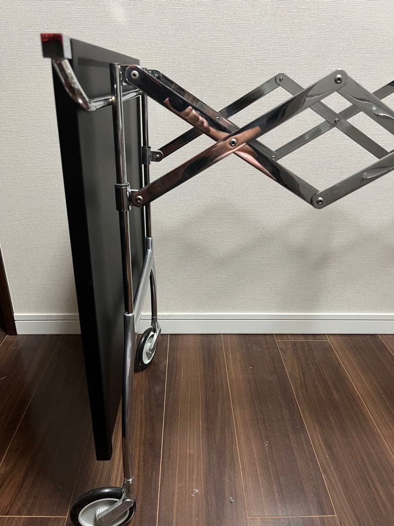 C arteli バティスタ　キャスタ付テーブル