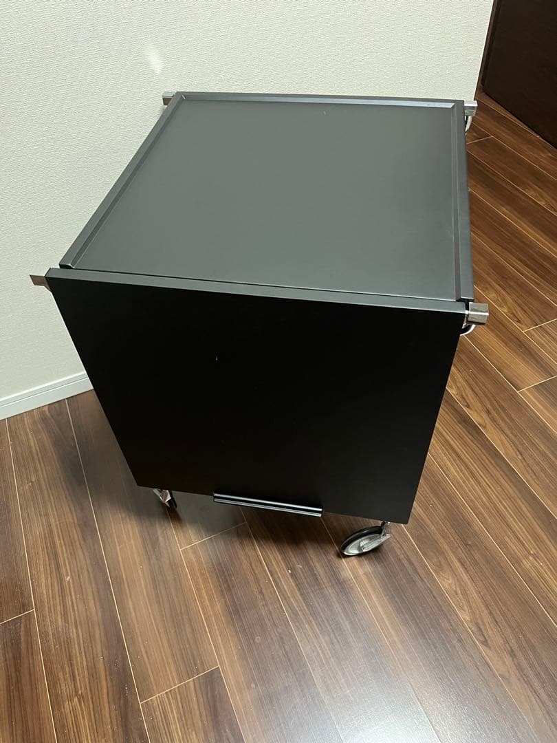 C arteli バティスタ　キャスタ付テーブル