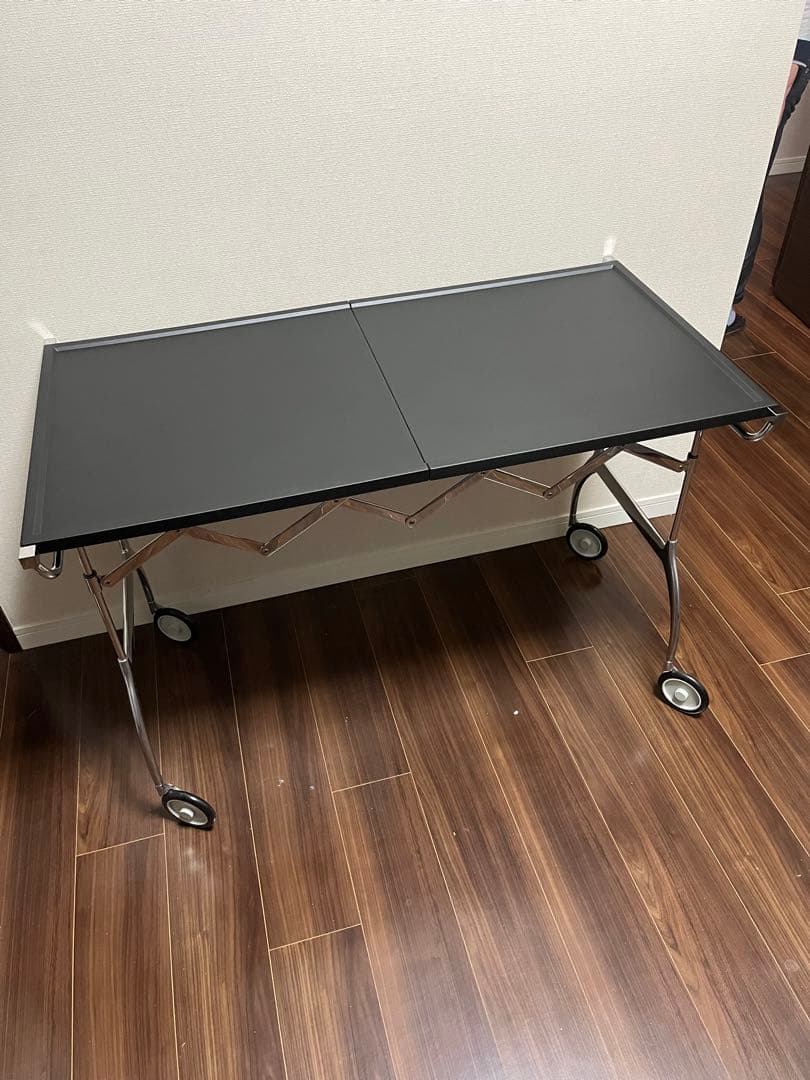 C arteli バティスタ　キャスタ付テーブル