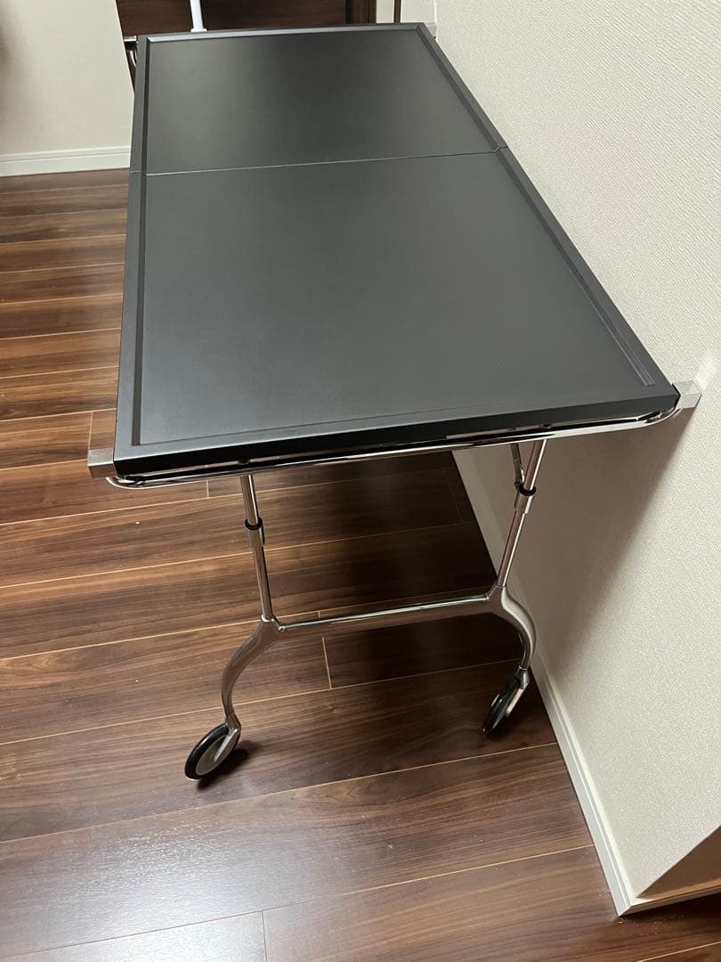 C arteli バティスタ　キャスタ付テーブル