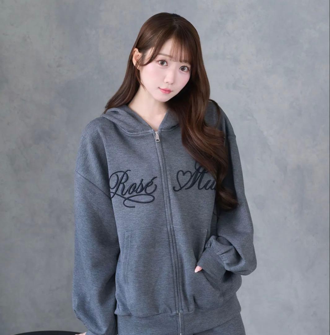 ロゼミューズ Logo 3d embroidery hoodie