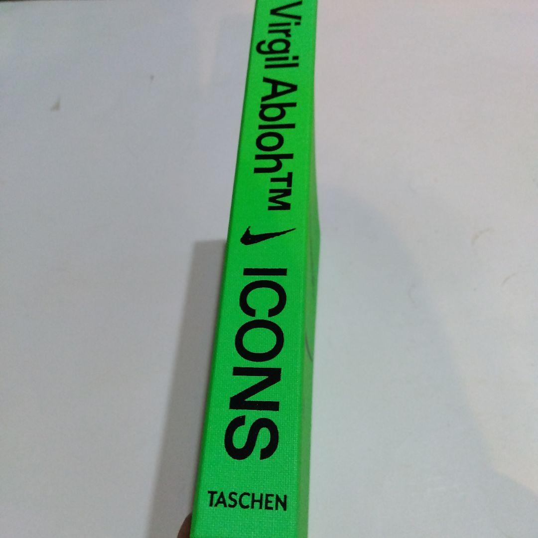 洋書 SOMETHING'S OFF by TASCHEN