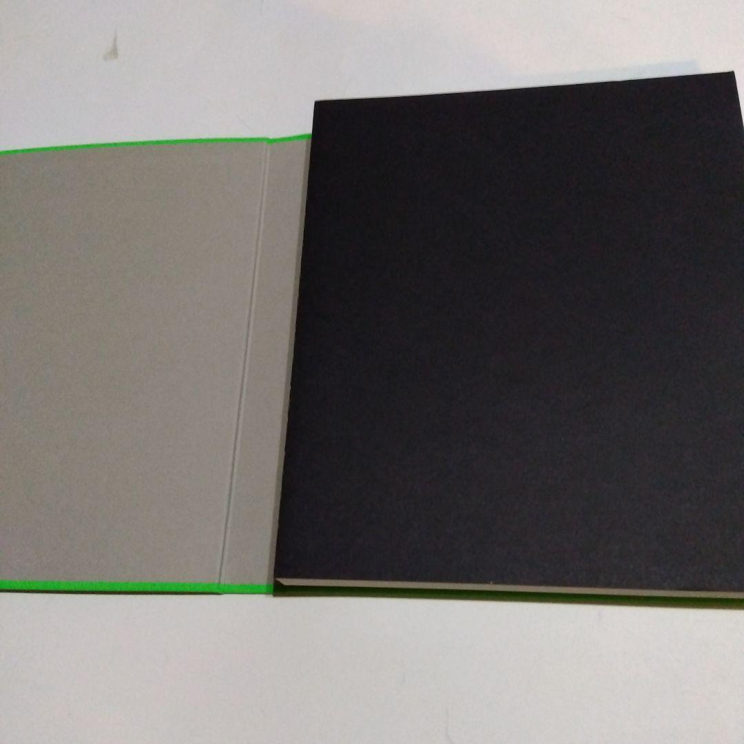 洋書 SOMETHING'S OFF by TASCHEN