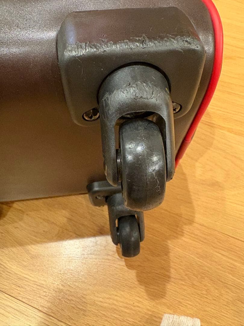 ゆうです。ゲラルディーニ キャリーケース 機内持込 南京錠 レザー レッド