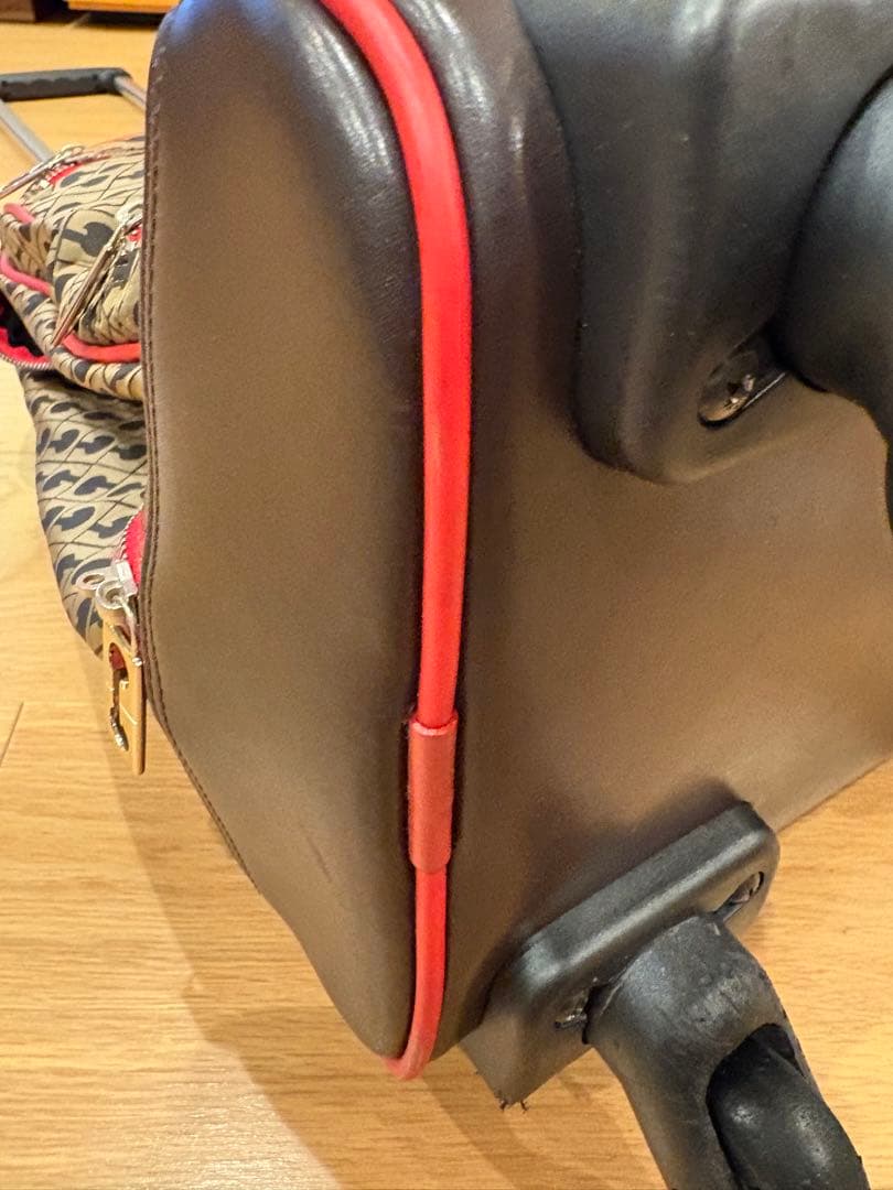 ゆうです。ゲラルディーニ キャリーケース 機内持込 南京錠 レザー レッド