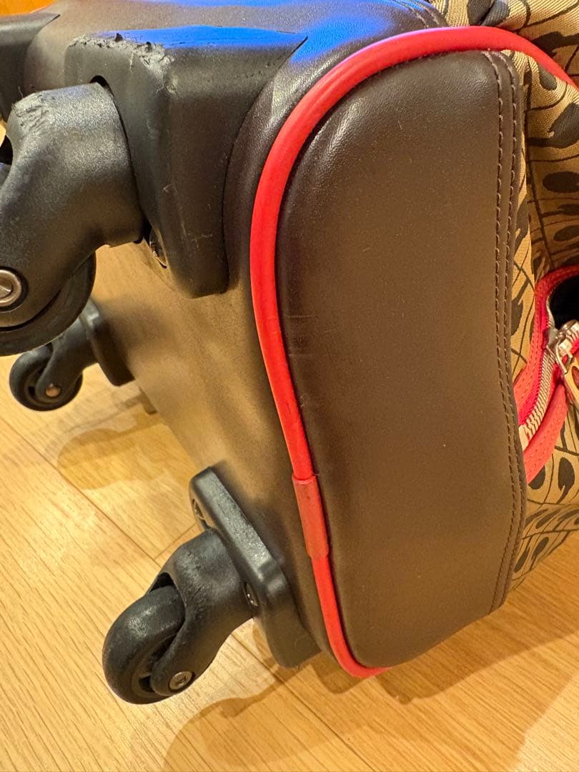 ゆうです。ゲラルディーニ キャリーケース 機内持込 南京錠 レザー レッド