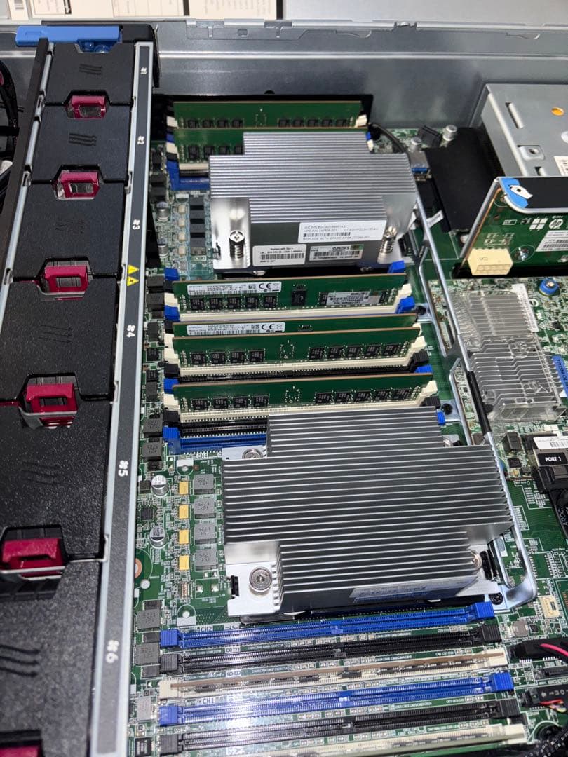 HP ProLiant DL380 Gen9 2Uラックサーバー