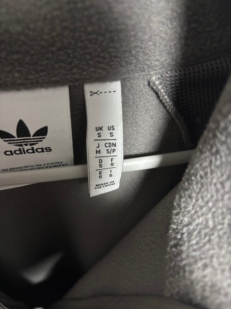 マ*ス様 adidas レアル・マドリード　フリーススウェットシャツ 24/25