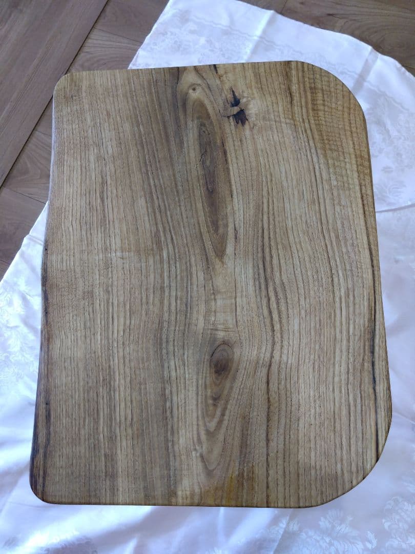 栗の木の椅子➕️カッティングボードのセット　ねこさんになります❕