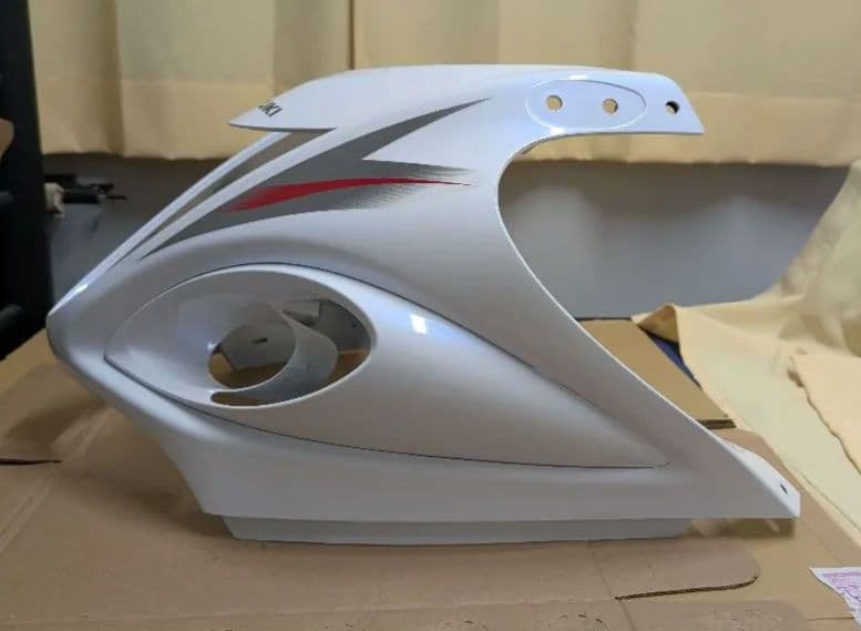 スズキ 隼 2012年 ホワイト アッパーカウル