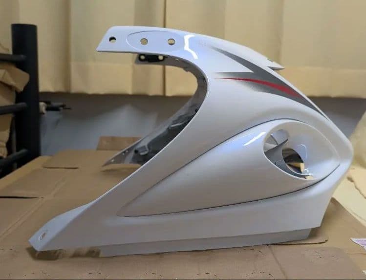 スズキ 隼 2012年 ホワイト アッパーカウル