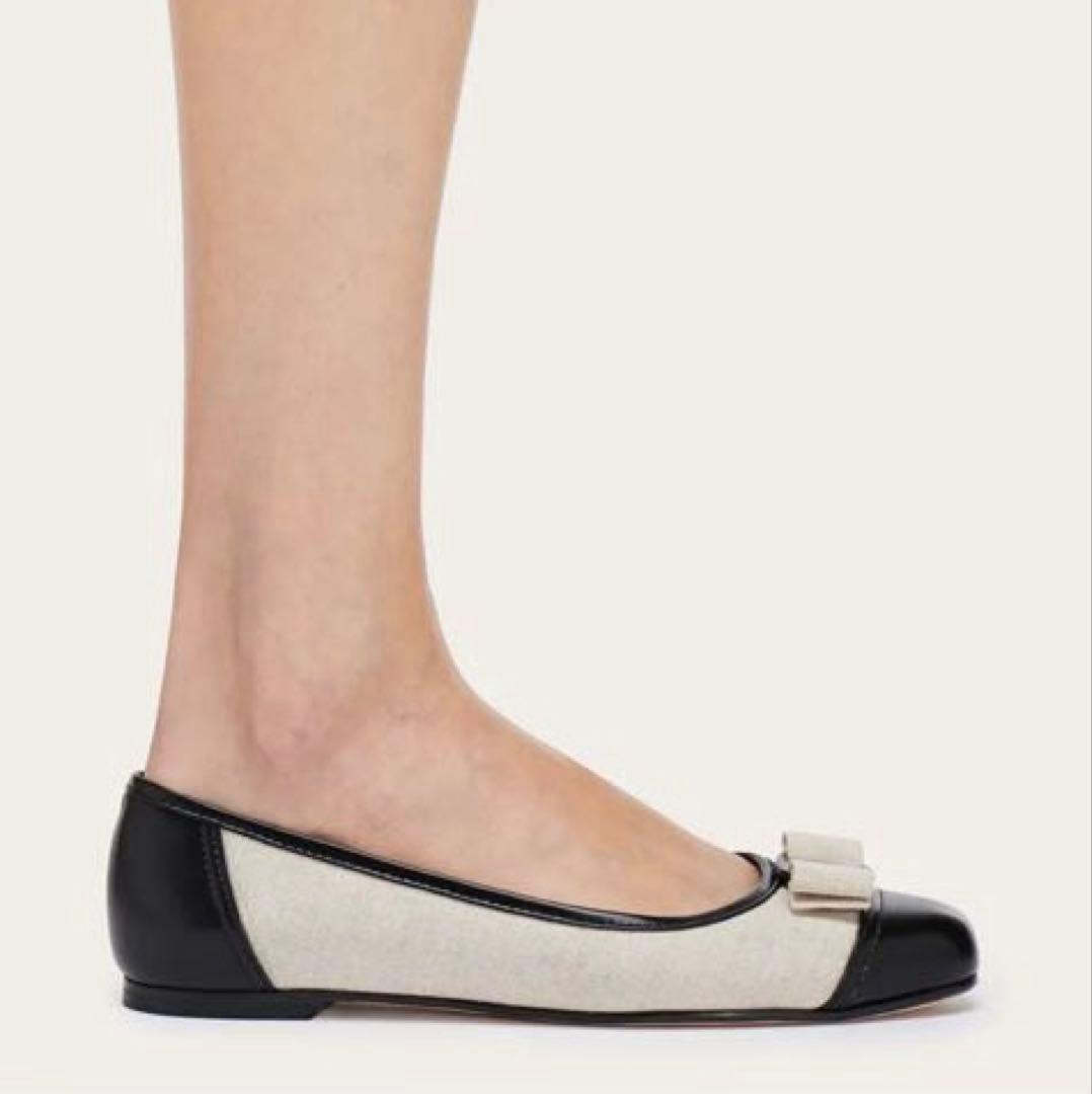 Ferragamo ベージュと黒 バレエフラットシューズ