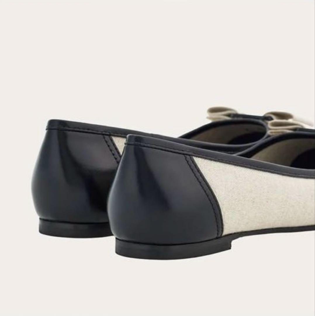 Ferragamo ベージュと黒 バレエフラットシューズ