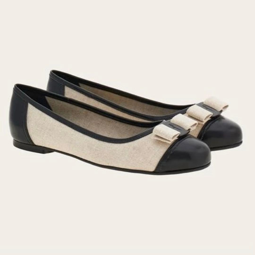 Ferragamo ベージュと黒 バレエフラットシューズ
