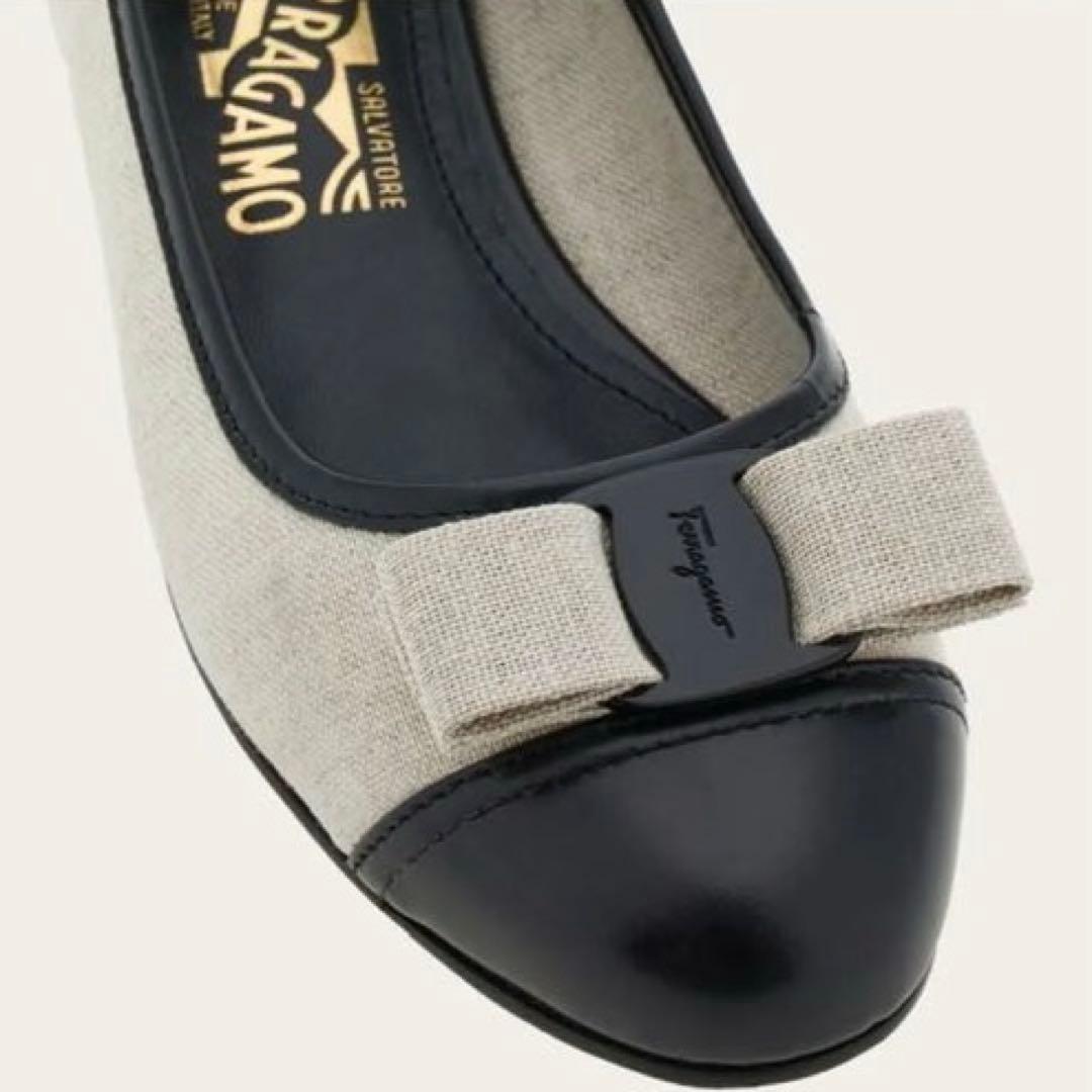 Ferragamo ベージュと黒 バレエフラットシューズ