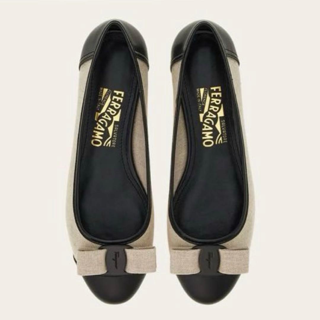 Ferragamo ベージュと黒 バレエフラットシューズ