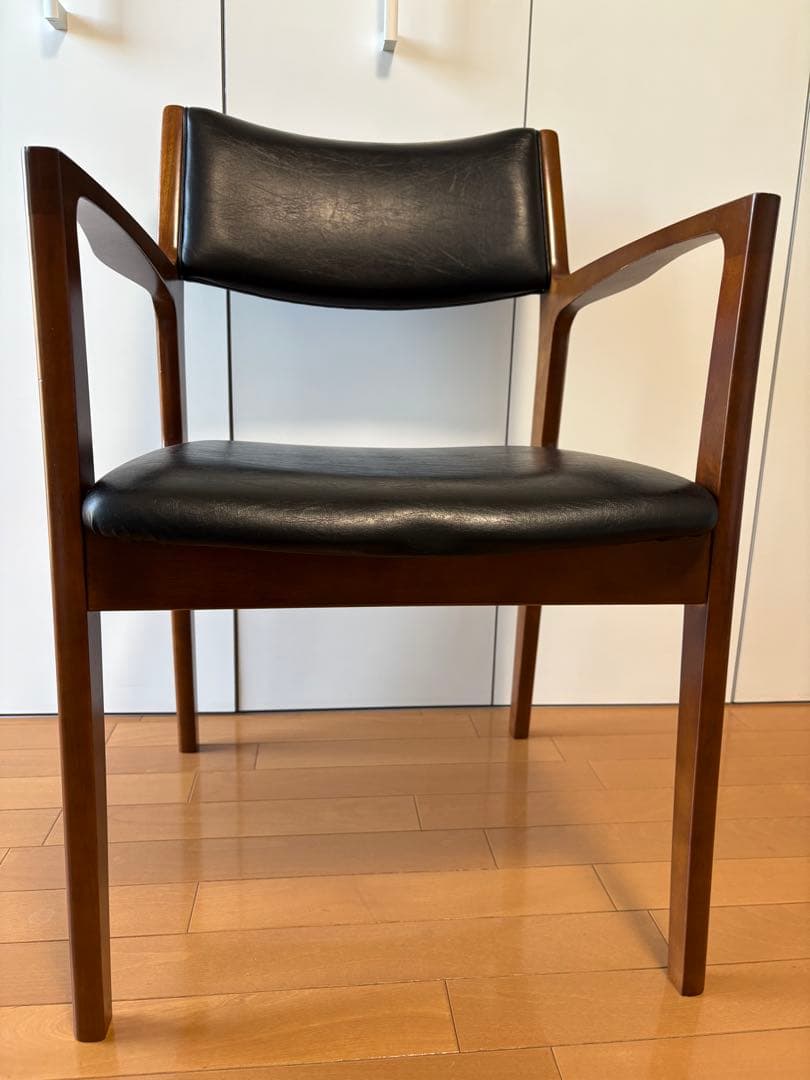 カリモク60 ダイニングチェア黒