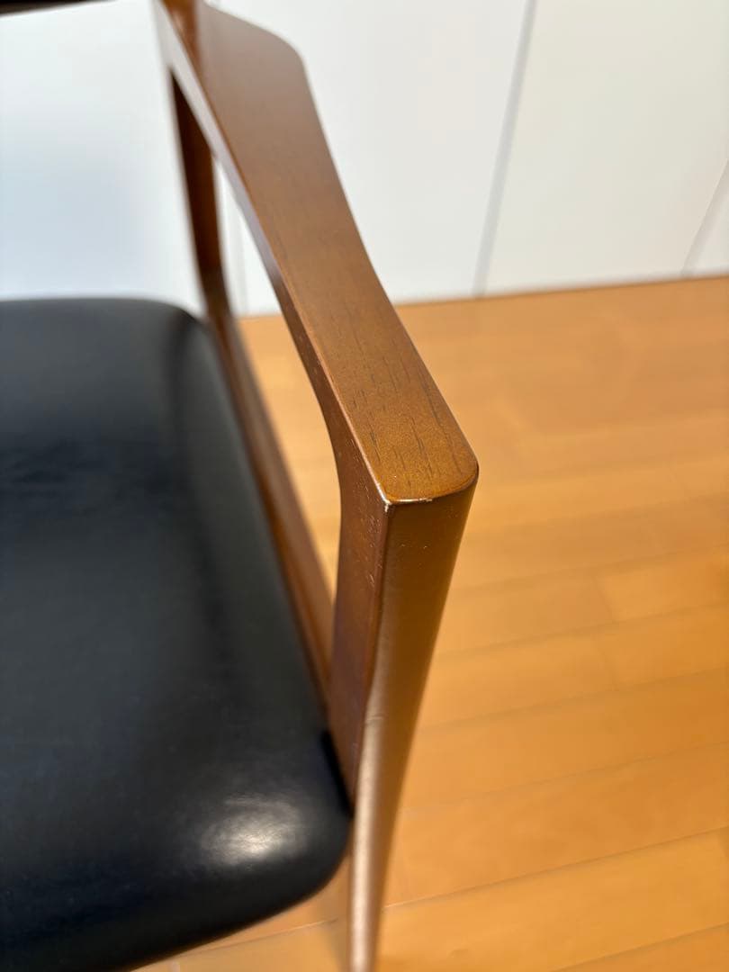 カリモク60 ダイニングチェア黒