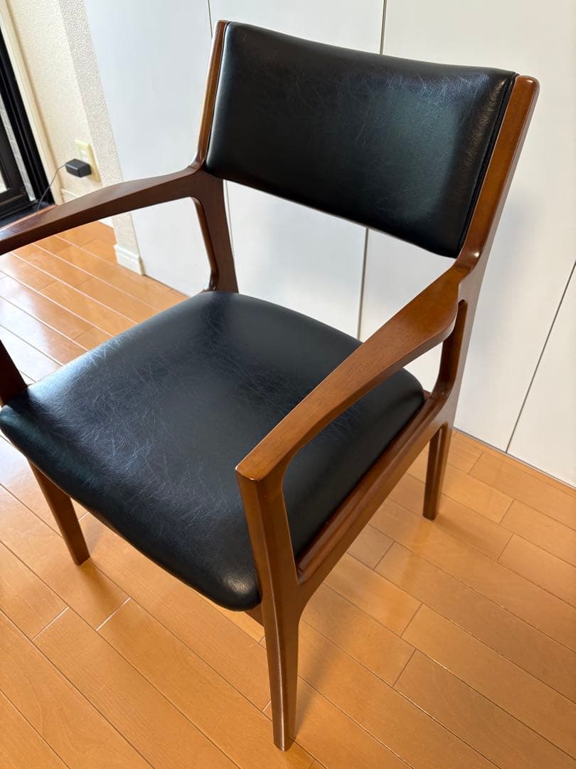 カリモク60 ダイニングチェア黒