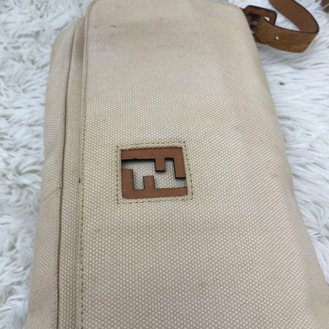 フェンディ ショルダーバッグ キャンバス アイボリー FFロゴ