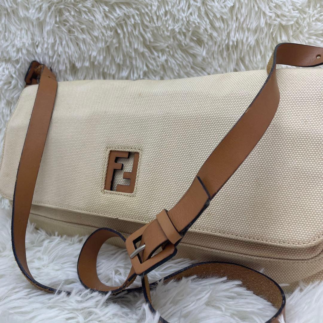 フェンディ ショルダーバッグ キャンバス アイボリー FFロゴ