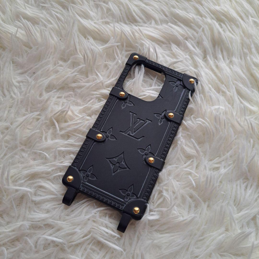 【LOUIS VUITTON】iPhone14PROモノグラムエンボスリトランク