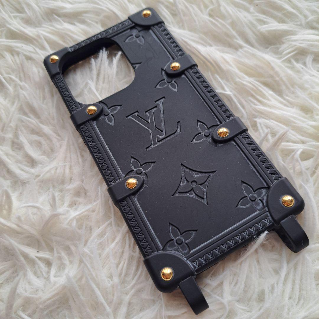 【LOUIS VUITTON】iPhone14PROモノグラムエンボスリトランク