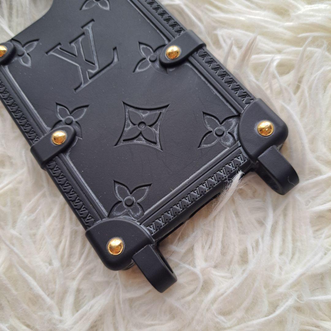 【LOUIS VUITTON】iPhone14PROモノグラムエンボスリトランク