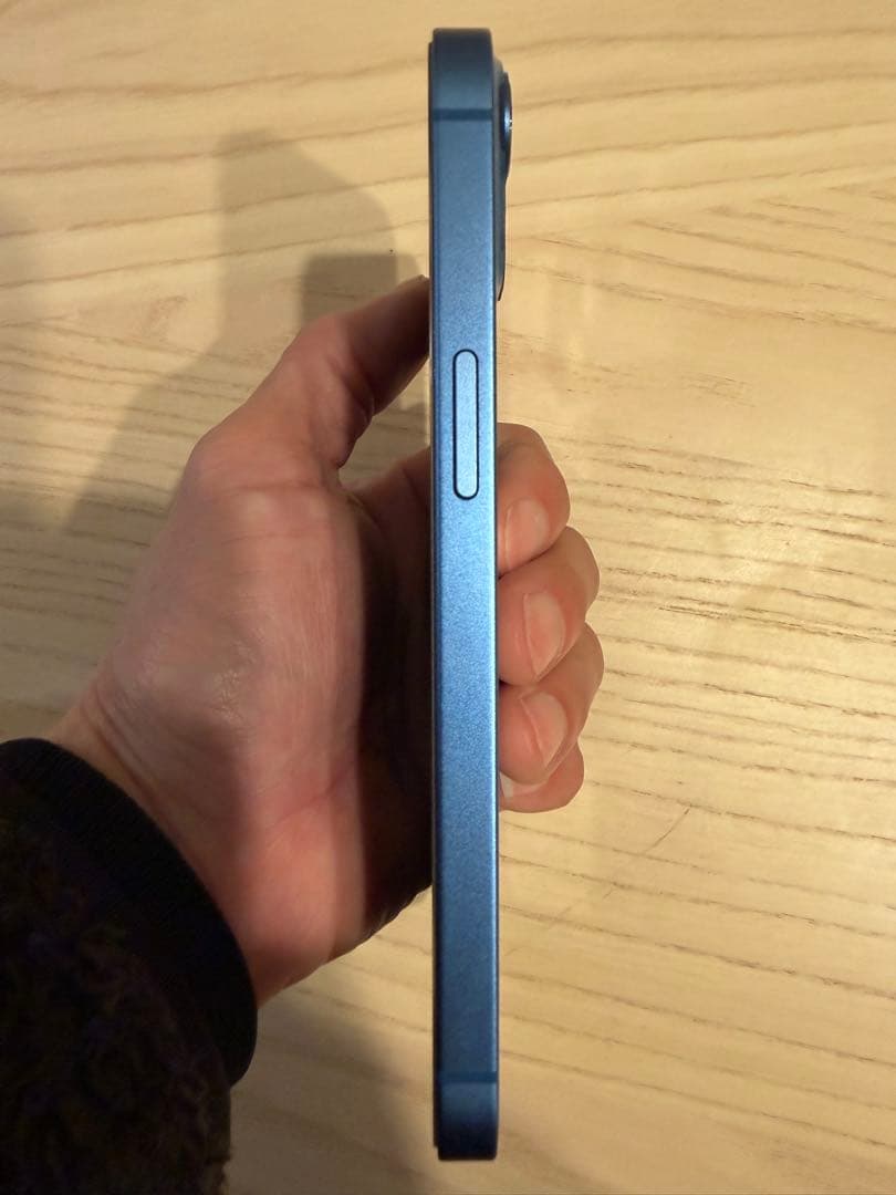 iPhone13 SIMフリー 128GB ブルー　箱、ケース等、付属品あり