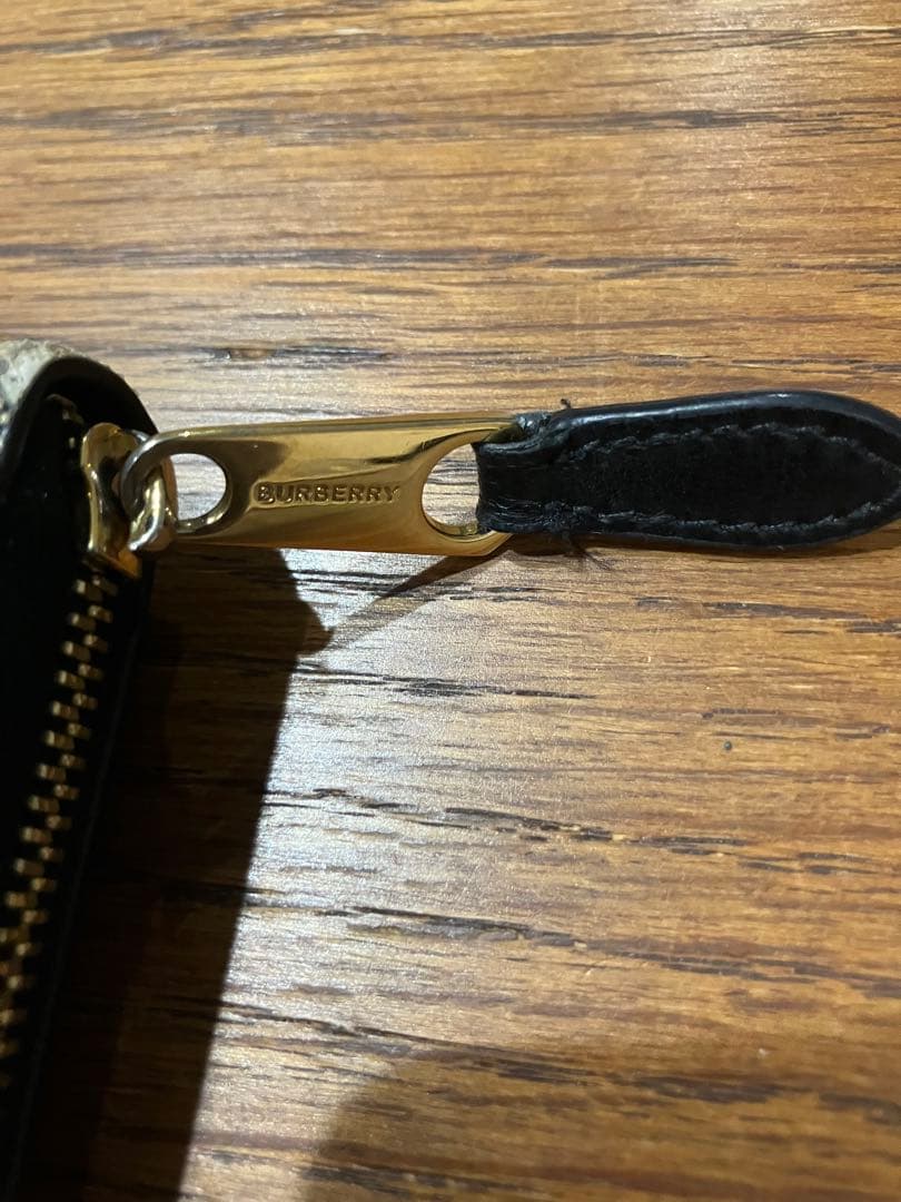 Burberry チェック柄 パース　バーバリー