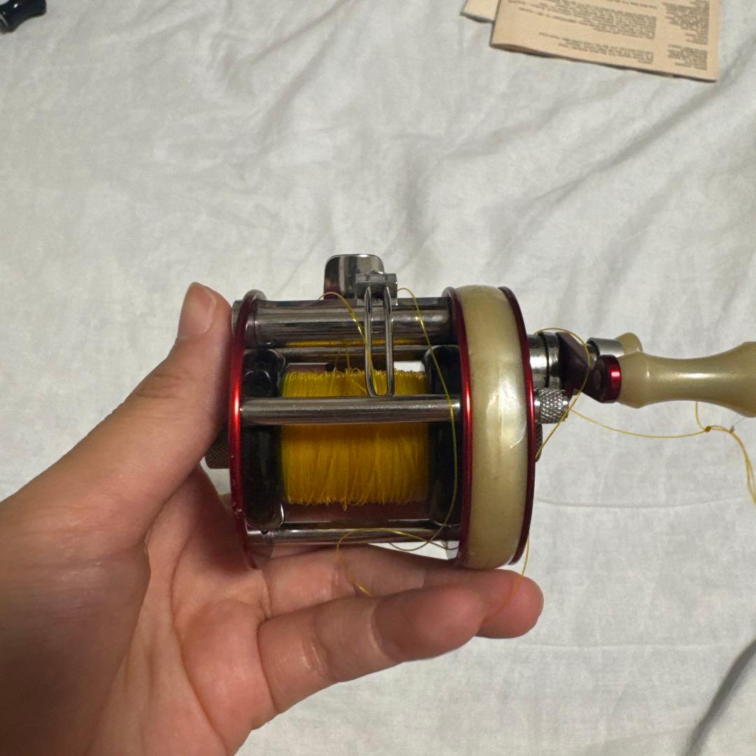 Ambassadeur 1750 A レッドリール　ジャンク品